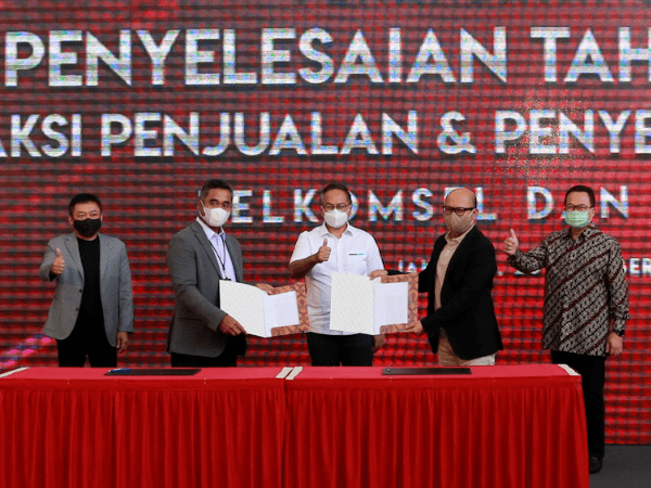 Telkomsel strikes $701 million tower deal 
