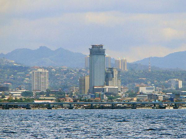 Philippine telcos oppose bill relaxing rules for satellite broadband players