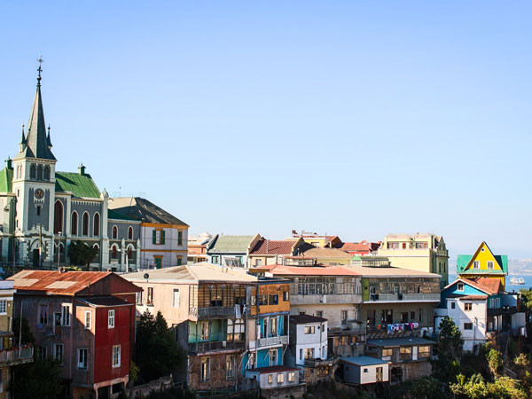 WOM launches commercial 5G in Chile